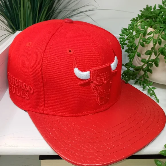 Chicago Bulls Adjustable Faux Leather Bill With NBA Logo Cap - Picture 2 of 10